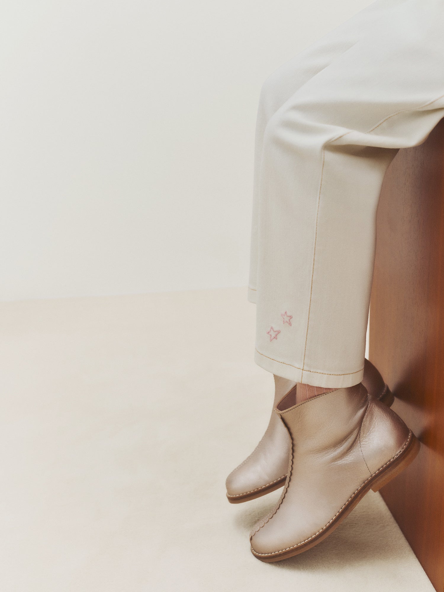 pantalon droit en jean avec motifs brodés en coton biologique