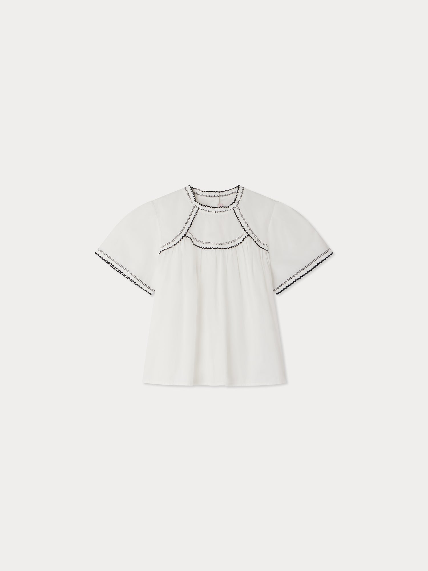 blouse à broderies contrastées