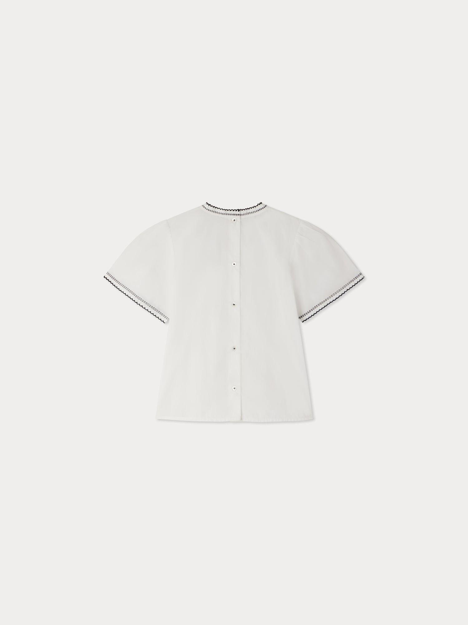 blouse à broderies contrastées