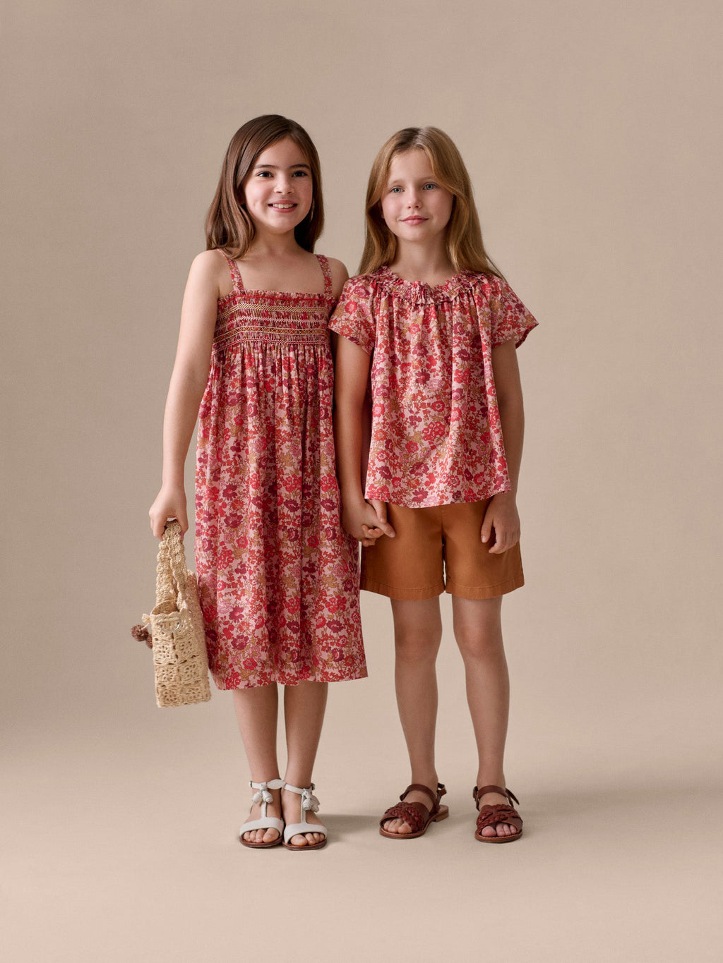 Robe smockée et brodée main en coton biologique
